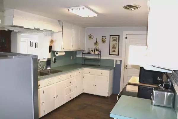 30 Burnham St, Haverhill, MA 01830