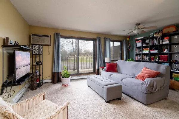 5697 Green Circle DR #117, Minnetonka, MN 55343