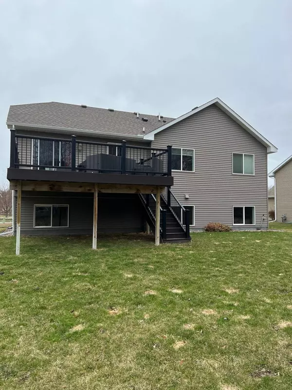 551 Kayla LN, Hanover, MN 55341