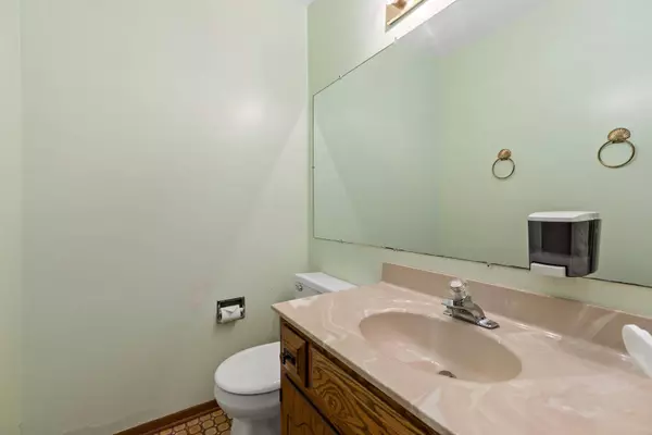 225 Willow RD, Matteson, IL 60443