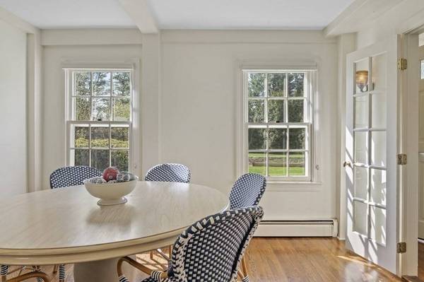 864 Bay Rd, Hamilton, MA 01982