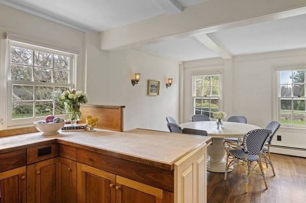 864 Bay Rd, Hamilton, MA 01982