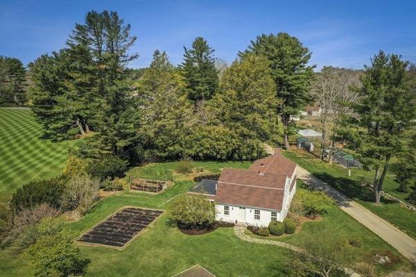 864 Bay Rd, Hamilton, MA 01982