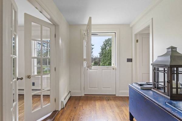 864 Bay Rd, Hamilton, MA 01982