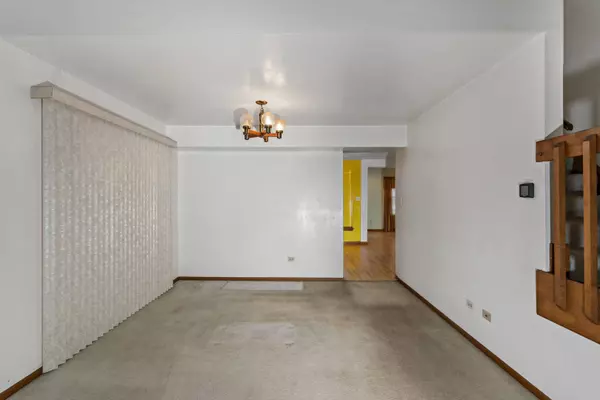 225 Willow RD, Matteson, IL 60443