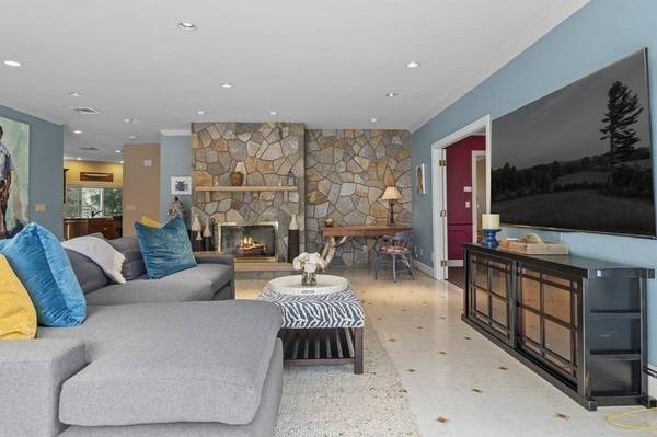 7 Erins Way, Hamilton, MA 01982