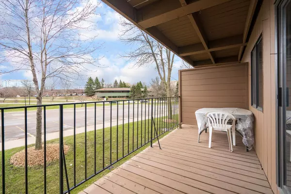 5697 Green Circle DR #117, Minnetonka, MN 55343