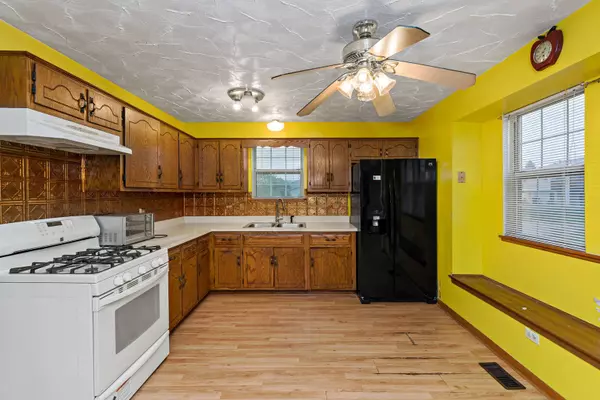 225 Willow RD, Matteson, IL 60443