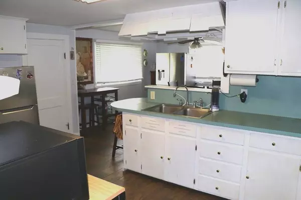 30 Burnham St, Haverhill, MA 01830