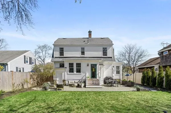 18 Manning St, Salem, MA 01970