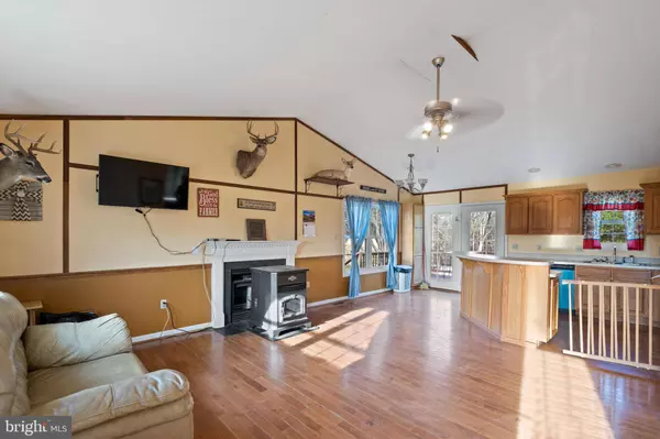 108 HICKORY LN, Augusta, WV 26704