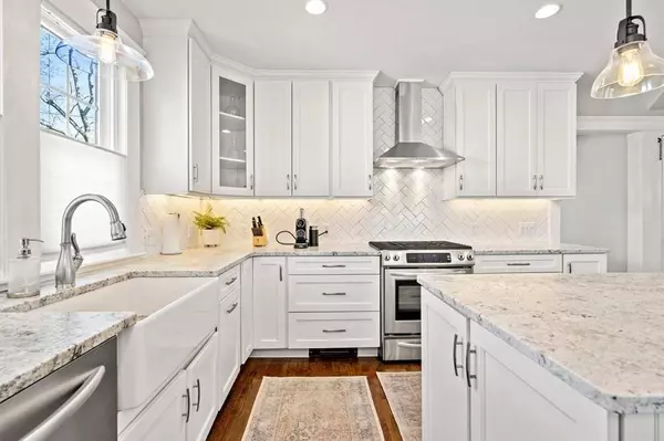 18 Manning St, Salem, MA 01970