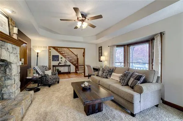 2100 NW Hines CT, Blue Springs, MO 64015