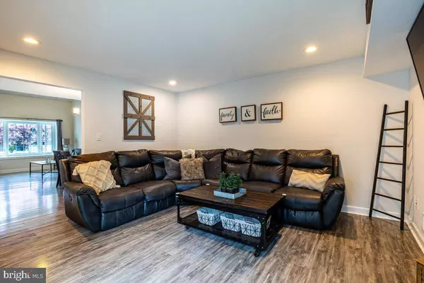 206 WEDGEFIELD CIR, New Castle, DE 19720