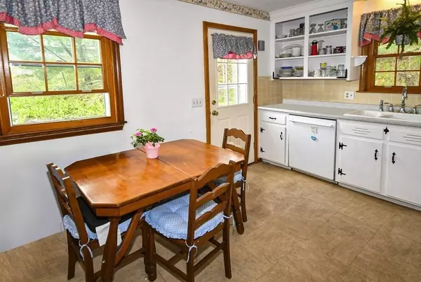 37 Stevens St, Andover, MA 01810