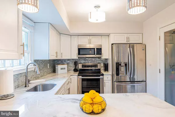 206 WEDGEFIELD CIR, New Castle, DE 19720