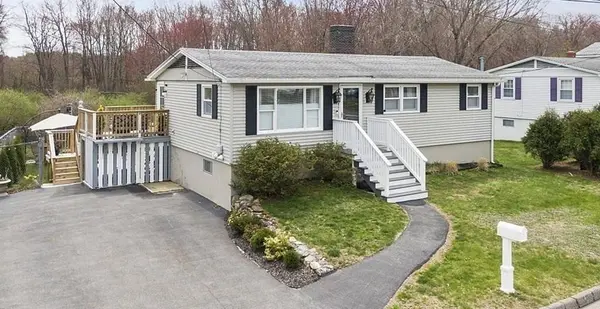 53 Pembroke Dr, Lawrence, MA 01843