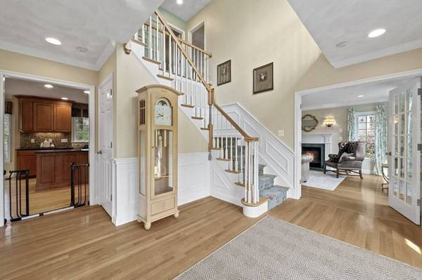 125 Sherwood Dr, North Andover, MA 01845