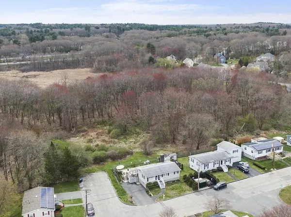 53 Pembroke Dr, Lawrence, MA 01843