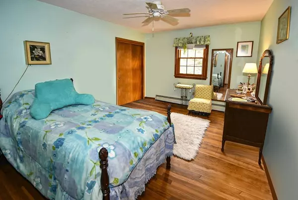 37 Stevens St, Andover, MA 01810