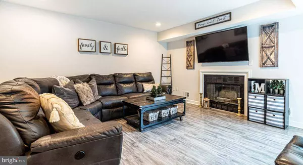 206 WEDGEFIELD CIR, New Castle, DE 19720