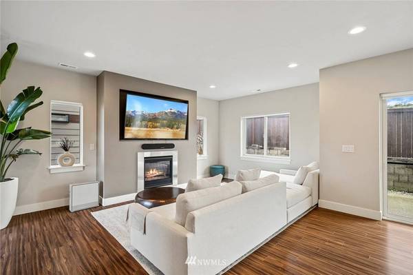 24920 123rd PL SE, Kent, WA 98030