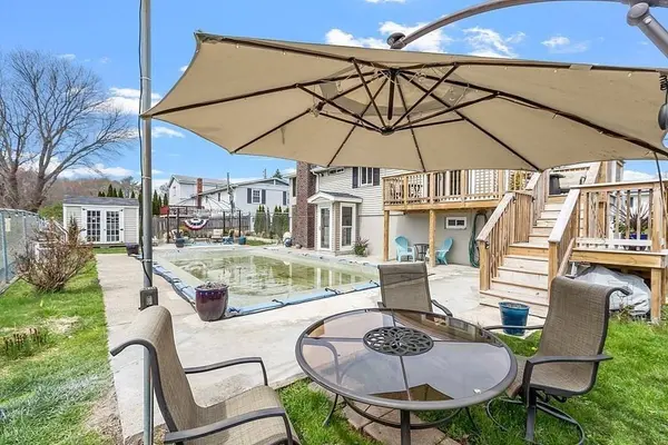 53 Pembroke Dr, Lawrence, MA 01843