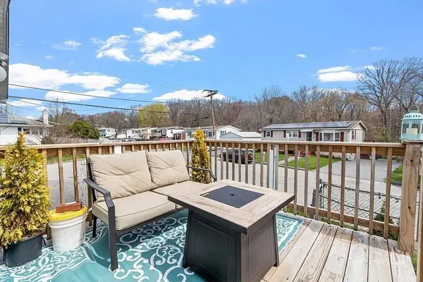 53 Pembroke Dr, Lawrence, MA 01843