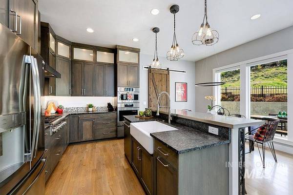 423 W Sand Dune Ln, Boise, ID 83702