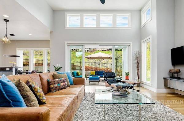 423 W Sand Dune Ln, Boise, ID 83702