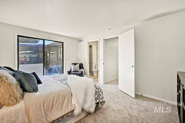 3948 N Hawthorne Way, Boise, ID 83703