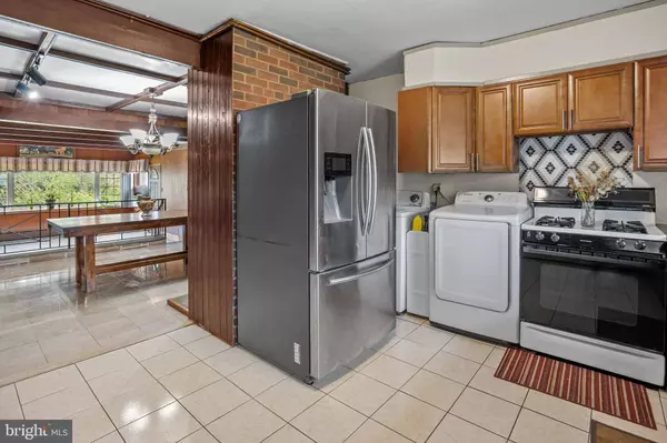 9206 WOODEN BRIDGE RD, Philadelphia, PA 19114