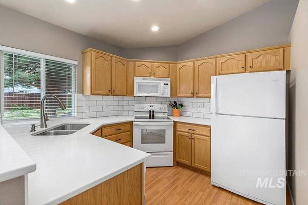 5913 S Tallowtree Way, Boise, ID 83716