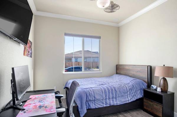 2033 Laffranchi LN, Manteca, CA 95337