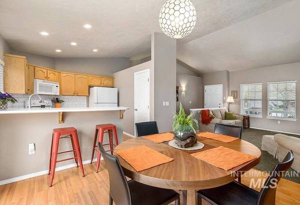 5913 S Tallowtree Way, Boise, ID 83716