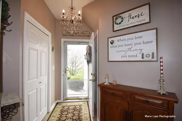 1986 W Cobblestone Road #1986, Romeoville, IL 60446