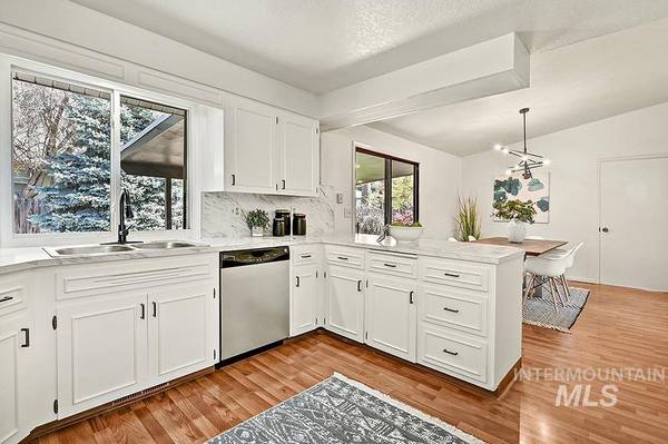 3948 N Hawthorne Way, Boise, ID 83703