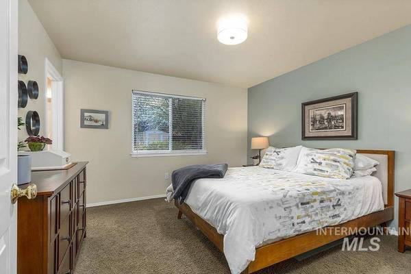 5913 S Tallowtree Way, Boise, ID 83716