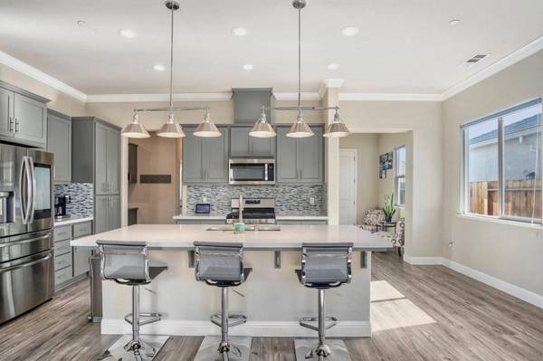 2033 Laffranchi LN, Manteca, CA 95337