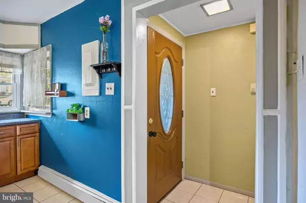 9206 WOODEN BRIDGE RD, Philadelphia, PA 19114