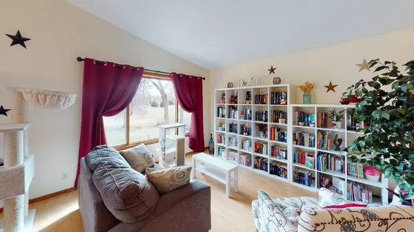 2225 Old Post RD, Independence, MN 55359