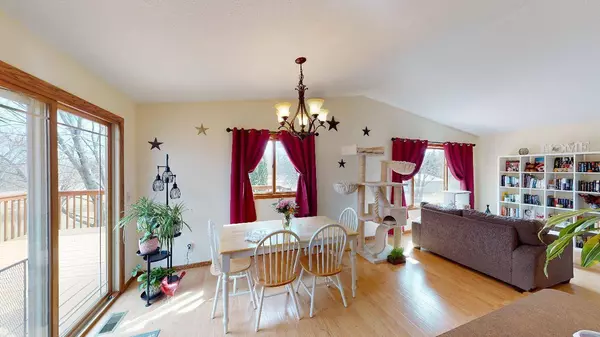 2225 Old Post RD, Independence, MN 55359