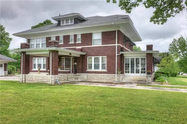 325 E 12th ST, Baxter Springs, KS 66713