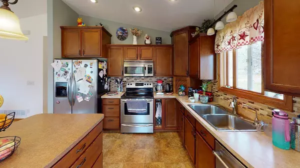 2225 Old Post RD, Independence, MN 55359