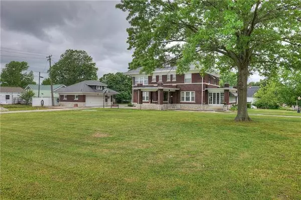 325 E 12th ST, Baxter Springs, KS 66713