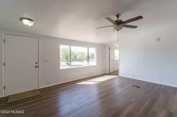 6720 N Silverbell Road, Tucson, AZ 85743