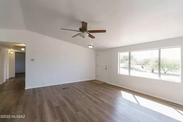 6720 N Silverbell Road, Tucson, AZ 85743