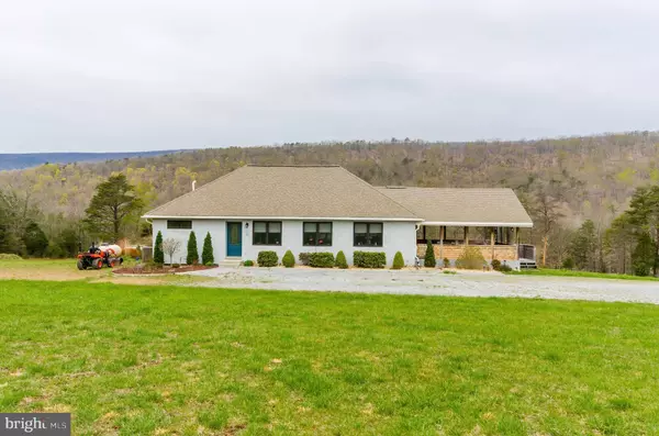 30 CLARA LN, Berkeley Springs, WV 25411