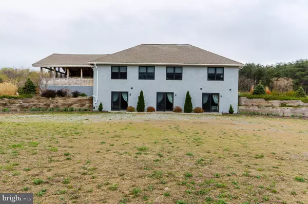 30 CLARA LN, Berkeley Springs, WV 25411