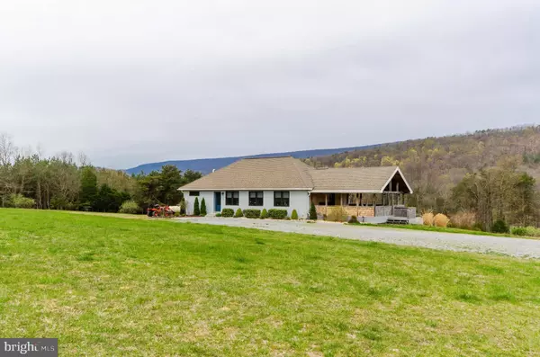 30 CLARA LN, Berkeley Springs, WV 25411